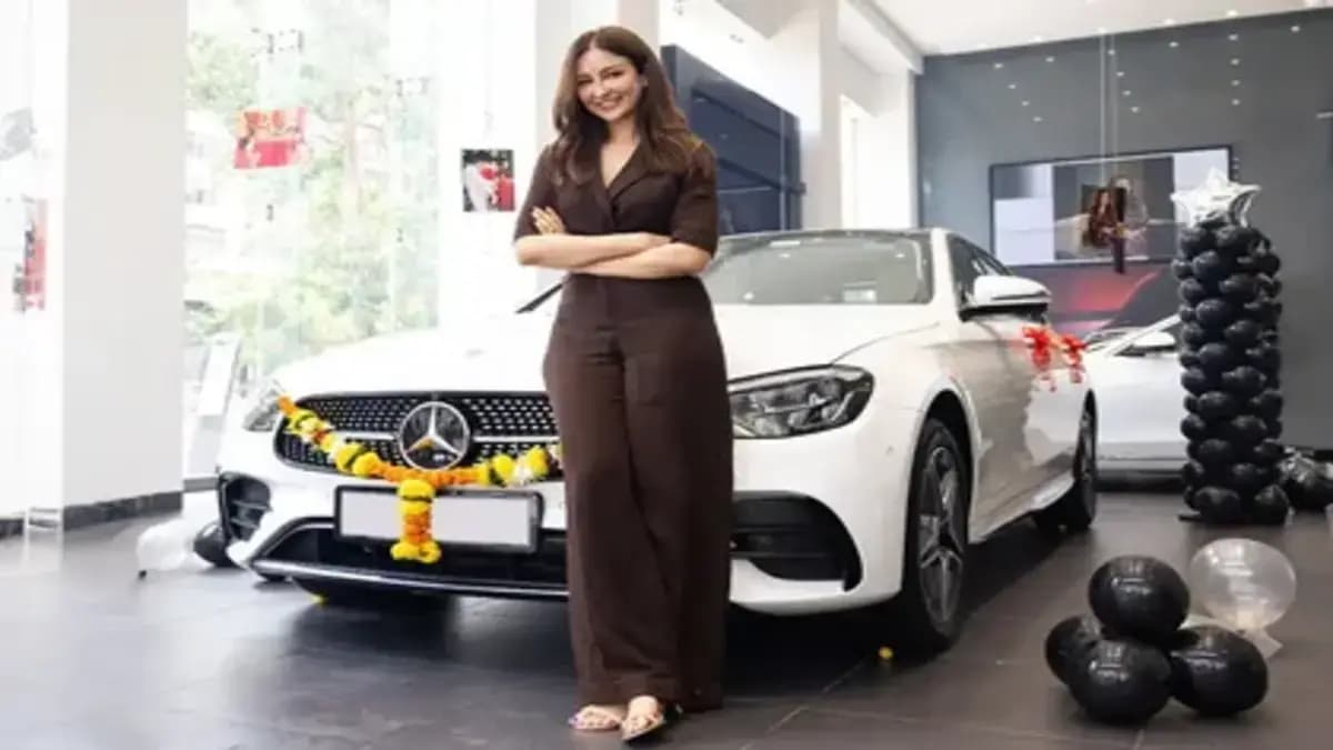 Bollywood And Television Actress Saumya Tandon Buys A New Mercedes-Benz E-Class Bollywood And Television Actress Saumya Tandon Buys A New Mercedes-Benz E-Class