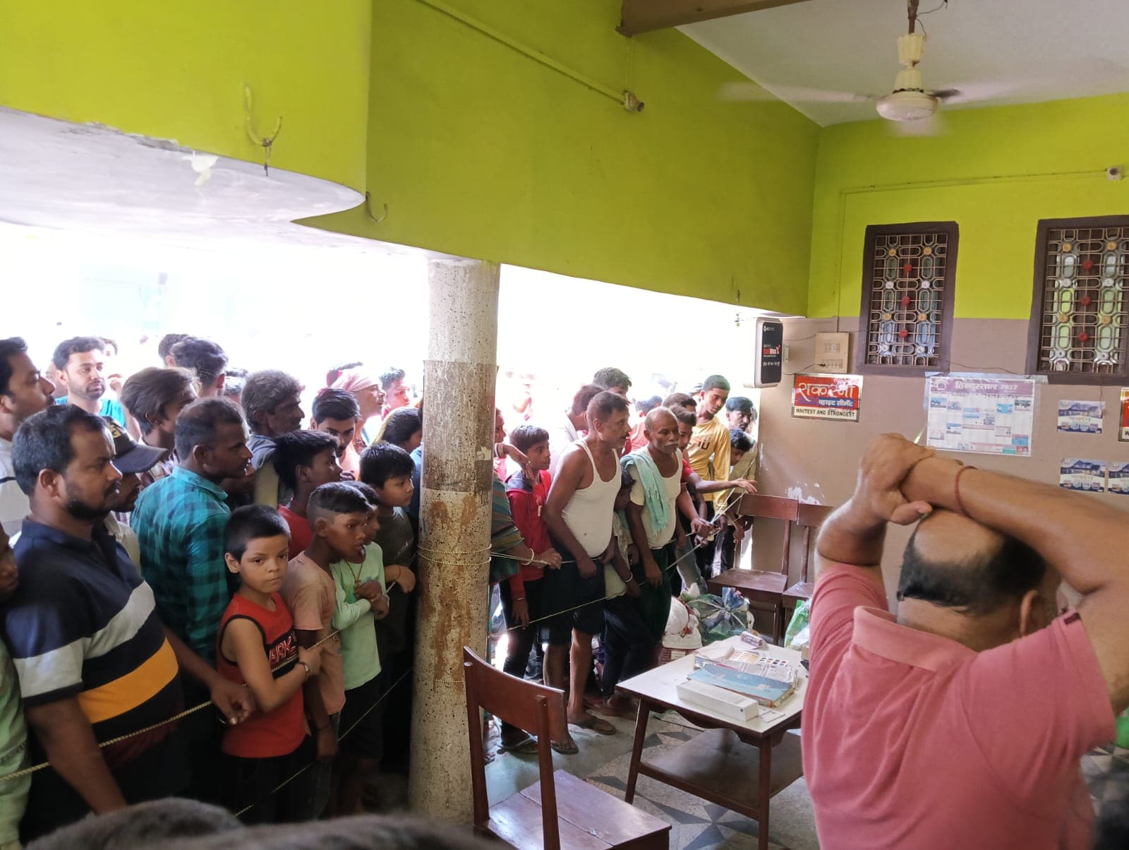 बिहार: पूर्णिया में कारोबारी की दिनदहाड़े हत्या, घर के दरवाजे पर चढ़कर कनपटी में गोली मारकर भागे बदमाश