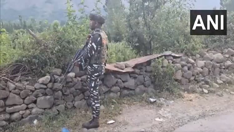 Jammu And Kashmir: जम्मू कश्मीर के बांदीपोरा में सुरक्षाबलों ने एक आतंकी को मार गिराया