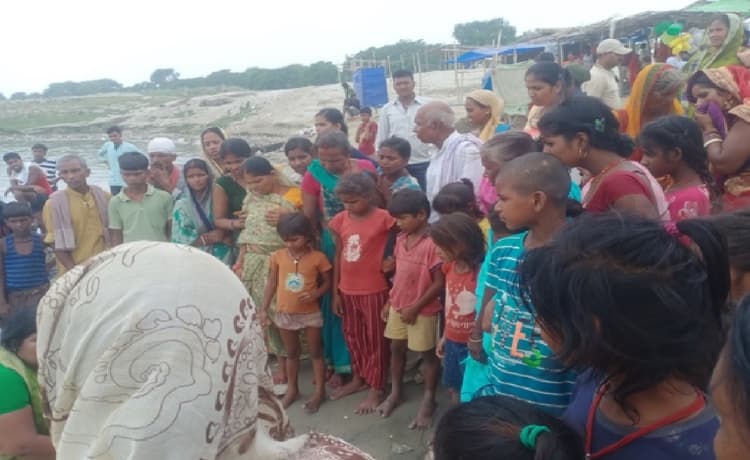 बेगूसराय में गंगा स्नान के दौरान सुपौल के युवक की मौत, शव देख मां ने भी नदी में लगायी छलांग