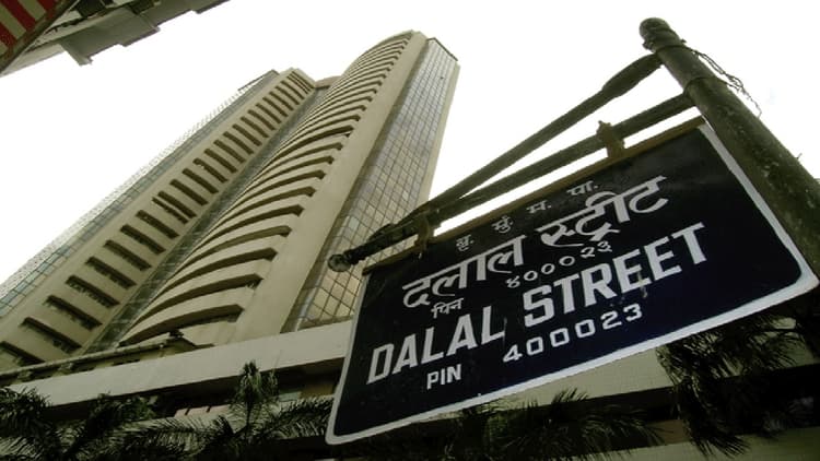 मिले-जुले कारोबार में 'दलाल पथ' में उछाल, सेंसेक्स में उतार-चढ़ाव का दौर जारी