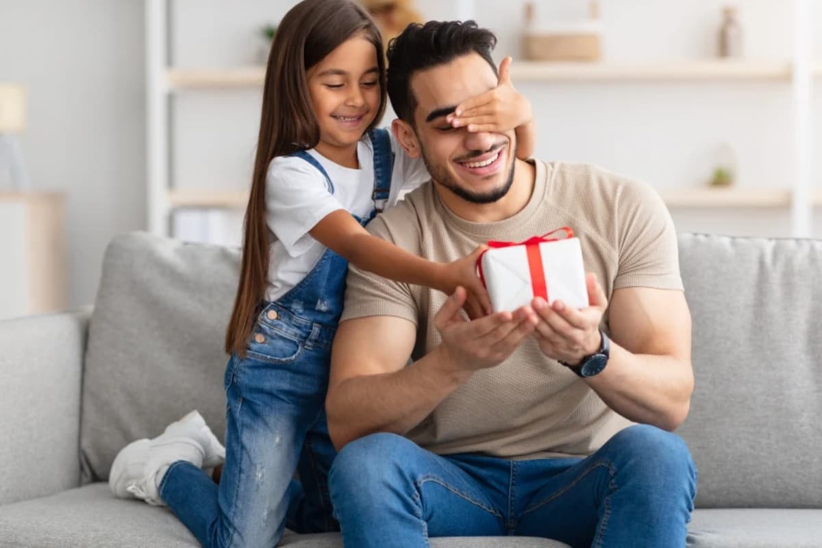 Father’s Day 2024 Gift Ideas: अपने पिता को दें ये खास तोहफा, गहरा होगा आपका रिश्ता