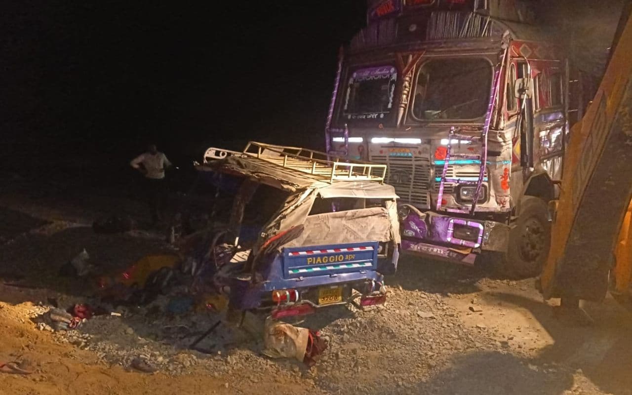 झारखंड : गढ़वा में भीषण सड़क हादसा, गुजरात कमाने जा रहे 5 लोगों की मौत, आधा दर्जन घायल