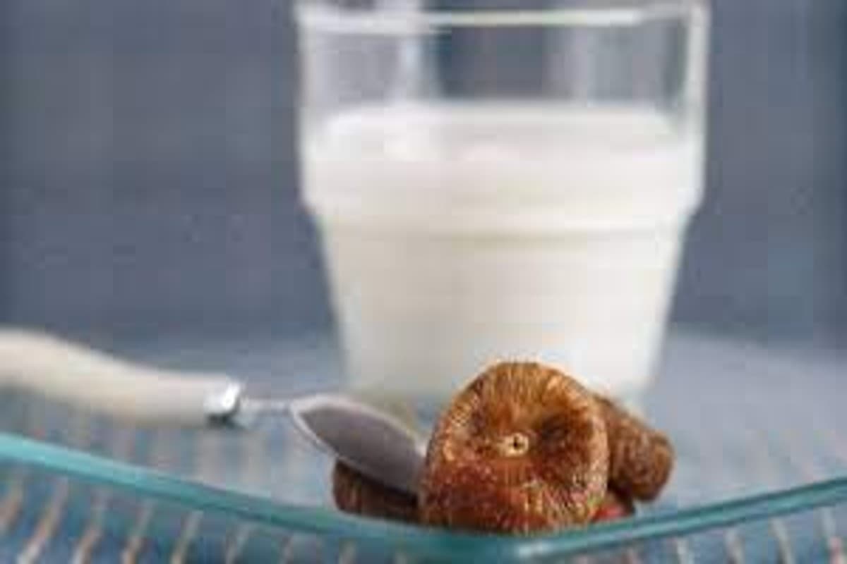 Milk and Figs: दूध में अंजीर मिलाकर खाने के 5 सबसे बड़े फायदे