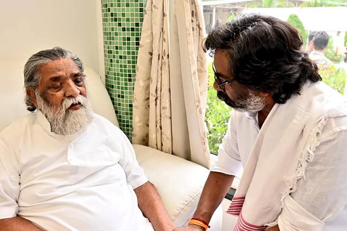 हेमंत सोरेन के बाहर आते ही JMM रिचार्ज, विधानसभा चुनाव में होंगे गठबंधन की धुरी, जानें आगे का सियासी समीकरण हेमंत सोरेन के बाहर आते ही JMM रिचार्ज, विधानसभा चुनाव में होंगे गठबंधन की धुरी, जानें आगे का सियासी समीकरण