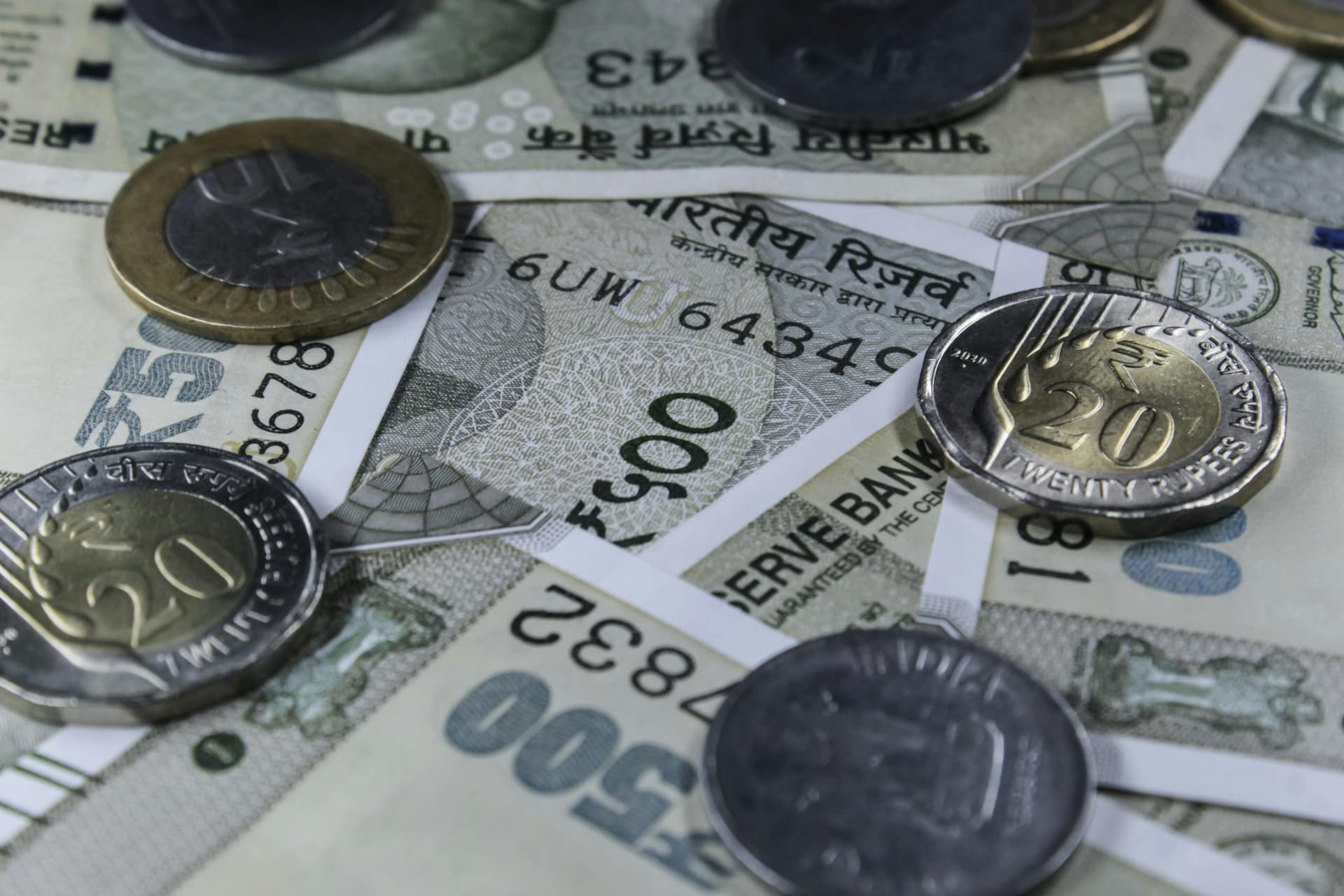 Fact Check: केंद्र सरकार लोगों के बैंक खाते में डालेगी 10 हजार रुपये, जानें वायरल मैसेज का सच