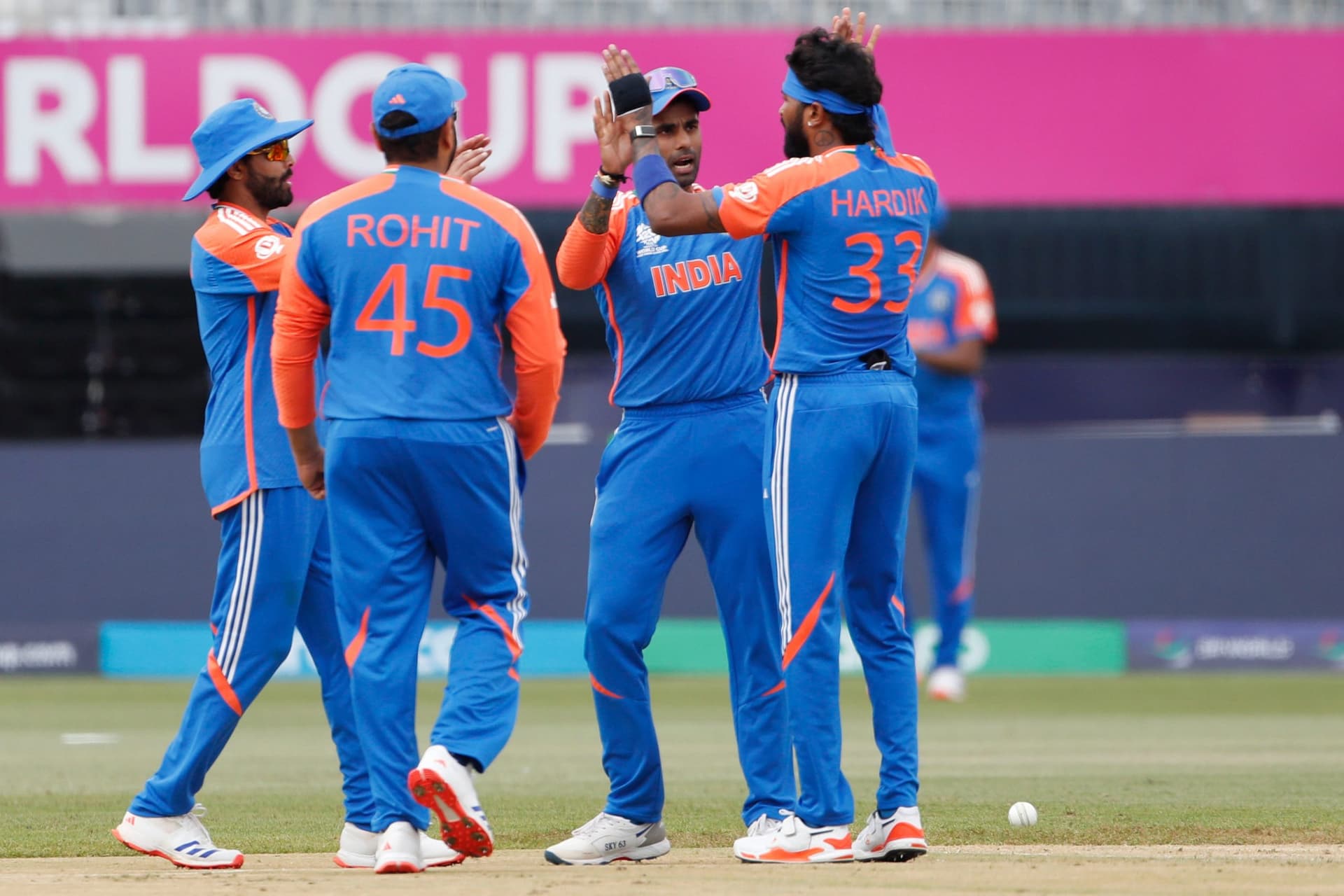 T20 World Cup: рдиреНрдпреВрдпреЙрд░реНрдХ рдХреЗ рдкрд┐рдЪреЛрдВ рдкрд░ рдмрд╡рд╛рд▓, рднрд╛рд░рдд рдХреЗ рдореИрдЪ рджреВрд╕рд░реА рдЬрдЧрд╣ рд╢рд┐рдлреНрдЯ рдХрд░рдиреЗ рдХреА рдЙрдардиреЗ рд▓рдЧреА рдорд╛рдВрдЧ