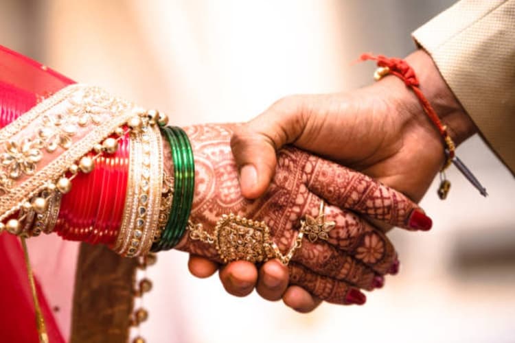 Vastu Tips: सुखी दांपत्य जीवन के लिए वास्तु के इन नियमों का करें पालन