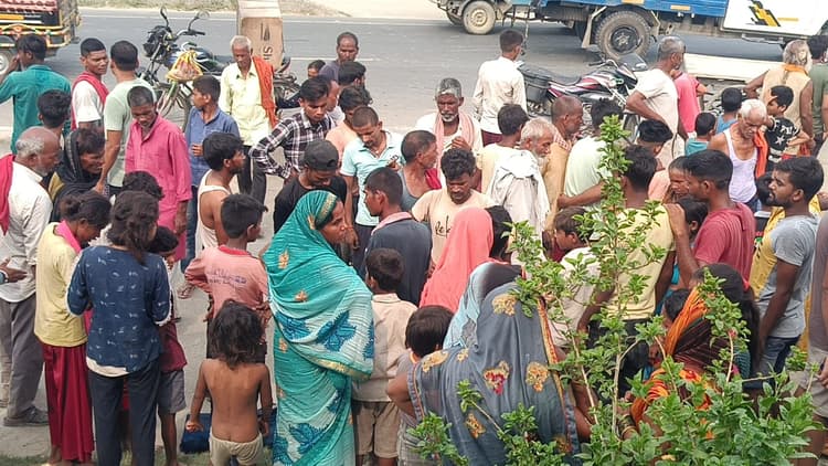 बगहा में घास लाने गई दो बच्चियों की गंडक नदी में डूबने से मौत, एक का शव बरामद, दूसरे की तलाश जारी