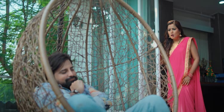 Bhojpuri Song : राकेश मिश्रा के नये गाने ‘सौतिनिया के सड़िया’ पर दिल हार बैठेंगे आप