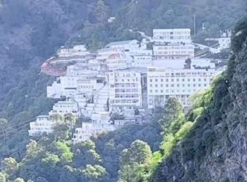 Vaishno Devi Tour: मेक माय ट्रिप लेकर आया है बेहतरीन मां वैष्णो देवी टूर का पैकेज