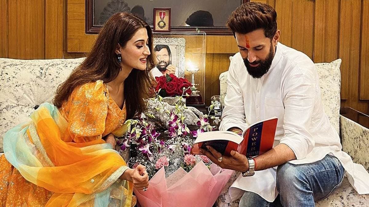 सोशल मीडिया की अटकलें से उठा पर्दा, जानिए कौन है चिराग के साथ बैठी ये खूबसूरत लड़की...