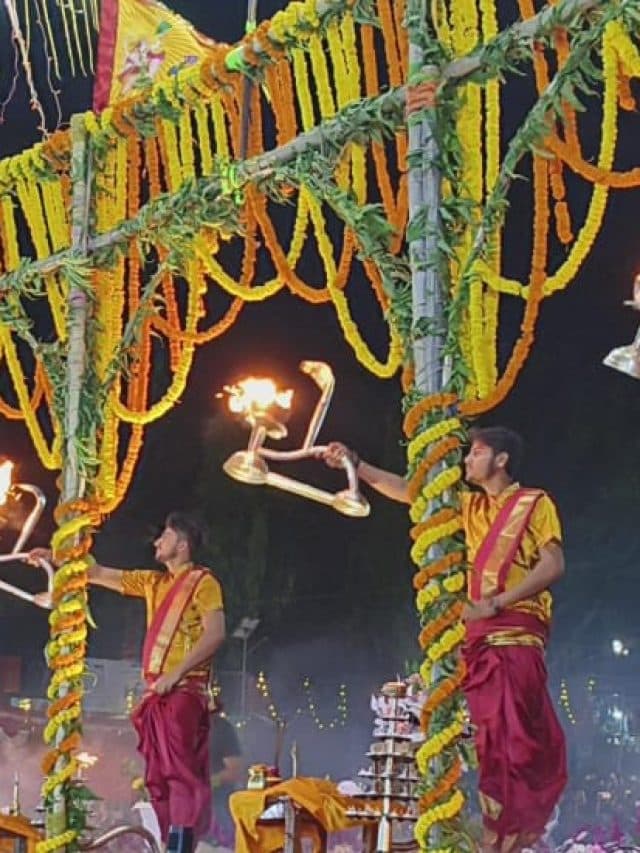 गंगा दशहरा : साहिबगंज में बनारस की तर्ज पर हुआ गंगा आरती का आयोजन, देखें तस्वीरें