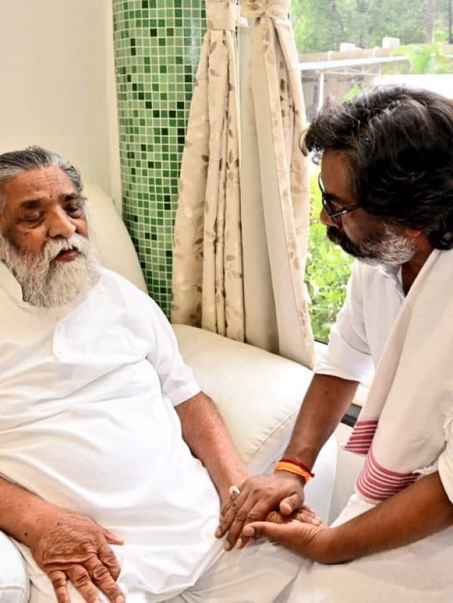 मां ने लगाया तिलक, भाई ने छुए पैर, बाबा का हाथ थामे दिखे हेमंत सोरेन