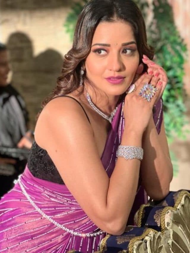 शॉर्ट ड्रेस में ही नहीं, साड़ी में भी हुस्न की बिजलियां गिराती है मोनालिसा, तीसरी तस्वीर पर टिक जाएंगी नजरें