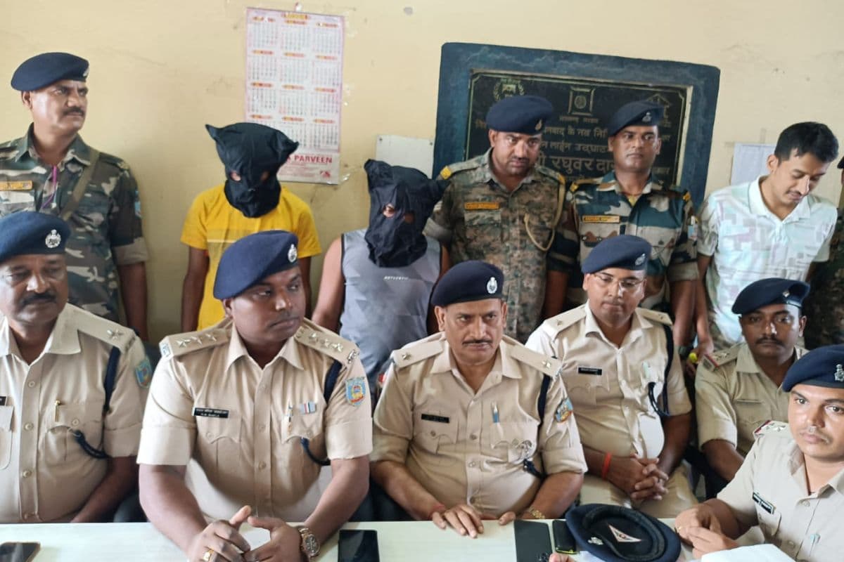 Jharkhand Crime: рдкрд╢реНрдЪрд┐рдо рдмрдВрдЧрд╛рд▓ рдореЗрдВ рд╡рд╛рд░рджрд╛рдд рдХреЛ рдЕрдВрдЬрд╛рдо рджреЗрдиреЗ рд╕реЗ рдкрд╣рд▓реЗ рдмрд┐рд╣рд╛рд░ рдХреЗ рджреЛ рдЕрдкрд░рд╛рдзреА рд╣рдерд┐рдпрд╛рд░ рдХреЗ рд╕рд╛рде рдЕрд░реЗрд╕реНрдЯ, рдзрдирдмрд╛рдж рдкреБрд▓рд┐рд╕ рдиреЗ рдРрд╕реЗ рджрдмреЛрдЪрд╛