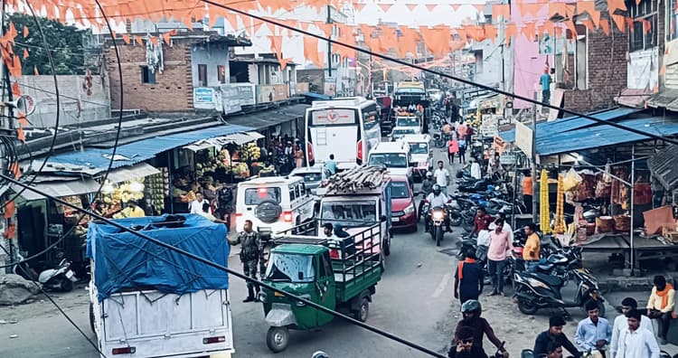 बड़कागांव में प्रेशर हॉर्न के शोर से जनता परेशानमनमाने तरीके से हॉर्न बजाते हैं छोटे बड़े वाहन