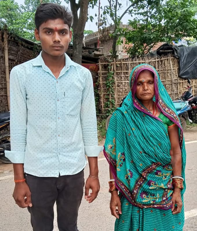 मक्का व्यापारी से चार लाख लूटने के 15 मिनट बाद उसी जगह महिला से 3.98 लाख झपटमारी