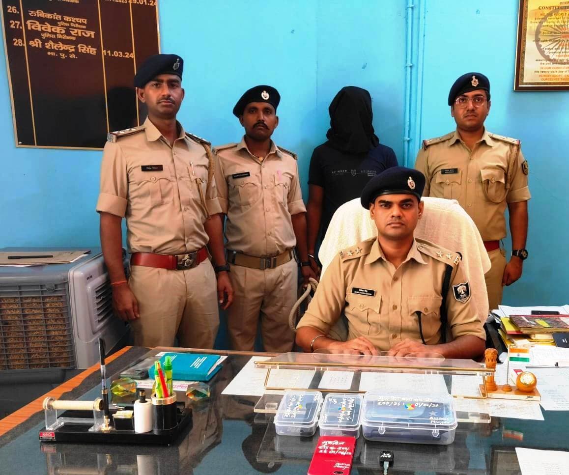 पिस्टल व मैगजीन के साथ हथियार तस्कर गिरफ्तार, एक फरार