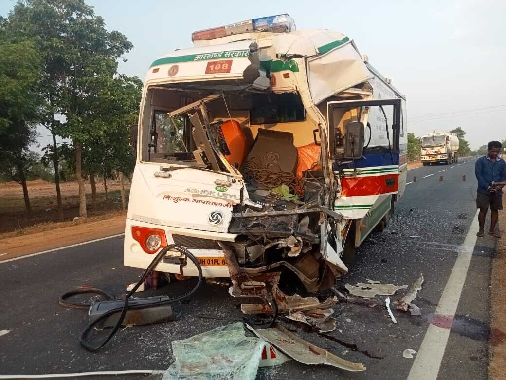 एंबुलेंस के धक्के से मिनी ट्रक चालक की गयी जान, नारायणपुर थाना क्षेत्र के लखनपुर गांव के समीप की घटना