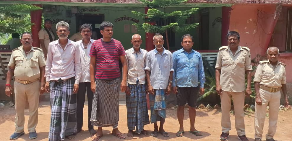 छह वारंटी को भेजा जेल