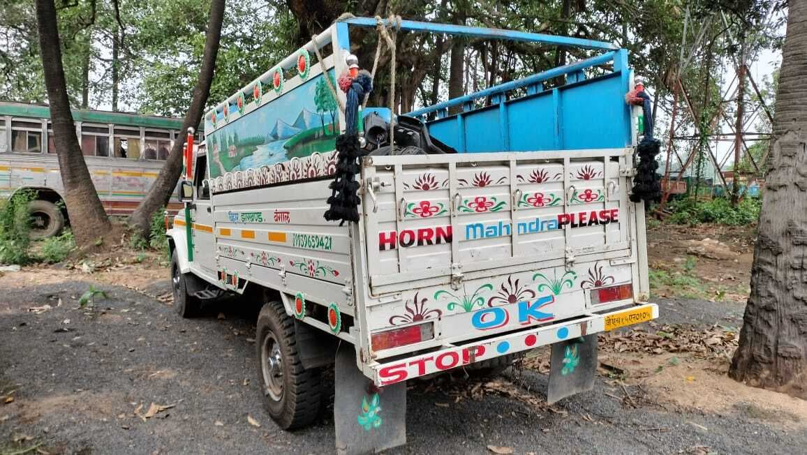 पिकअप वैन की चपेट में आने से सीएचसी कर्मी घायल