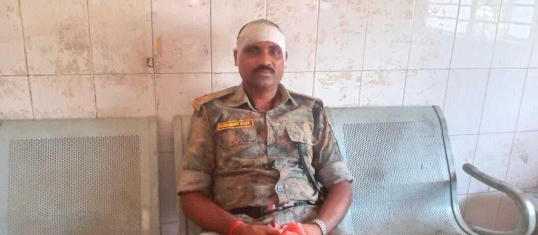 - महुदा में जमीन विवाद मारपीट की सूचना पर पहुंचे जमादार पर जानलेवा हमला, सिर फोड़ा