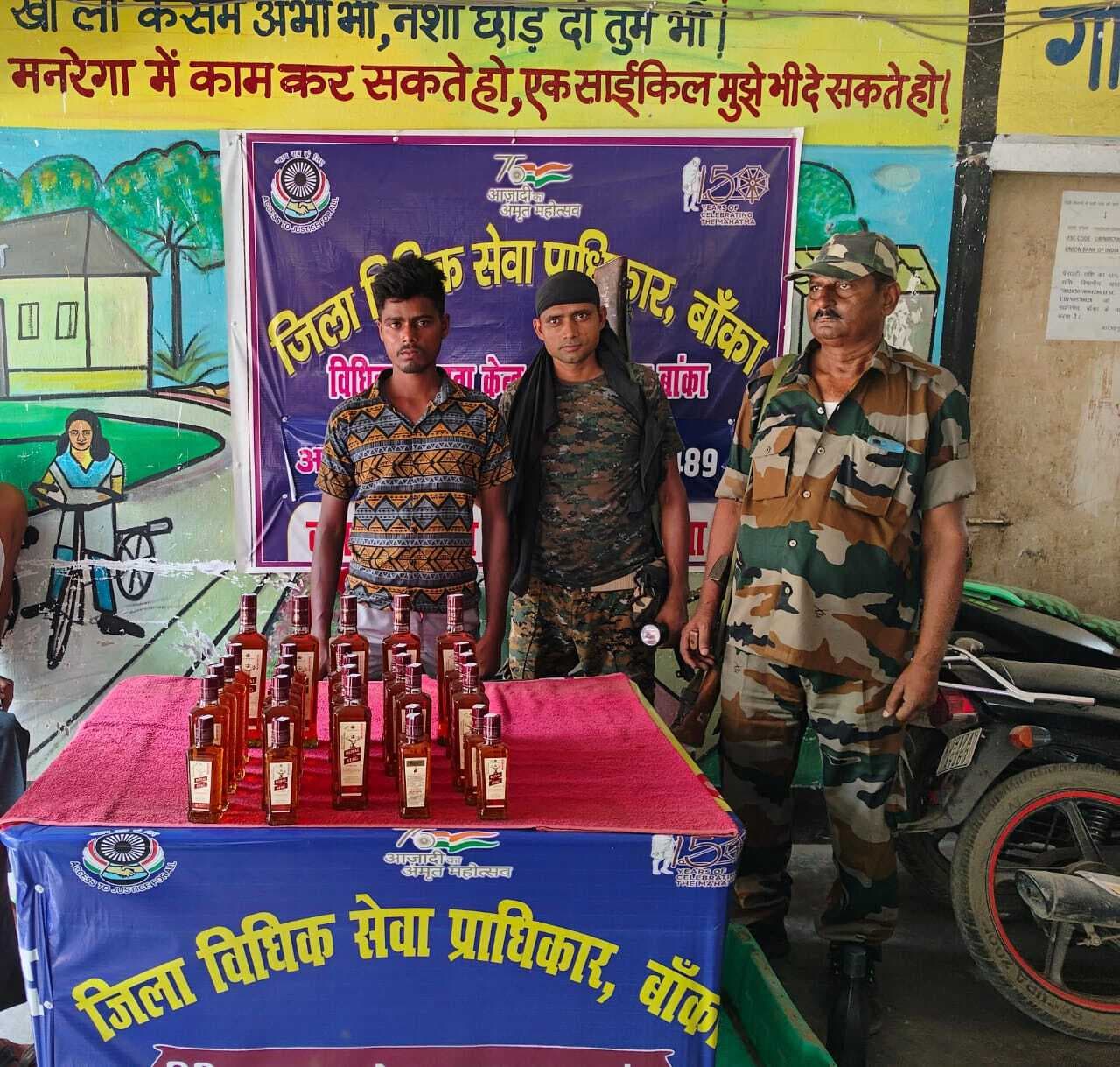 विदेशी शराब के साथ बाइक सवार तस्कर गिरफ्तार