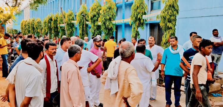 अज्ञात वाहन की टक्कर से बाइक सवार ट्रांसपोर्टर की मौत