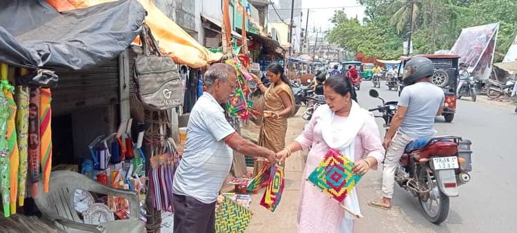 वट सावित्री पर्व आज, पूजन सामग्री खरीदारी को लेकर बाजारों में रही रौनक