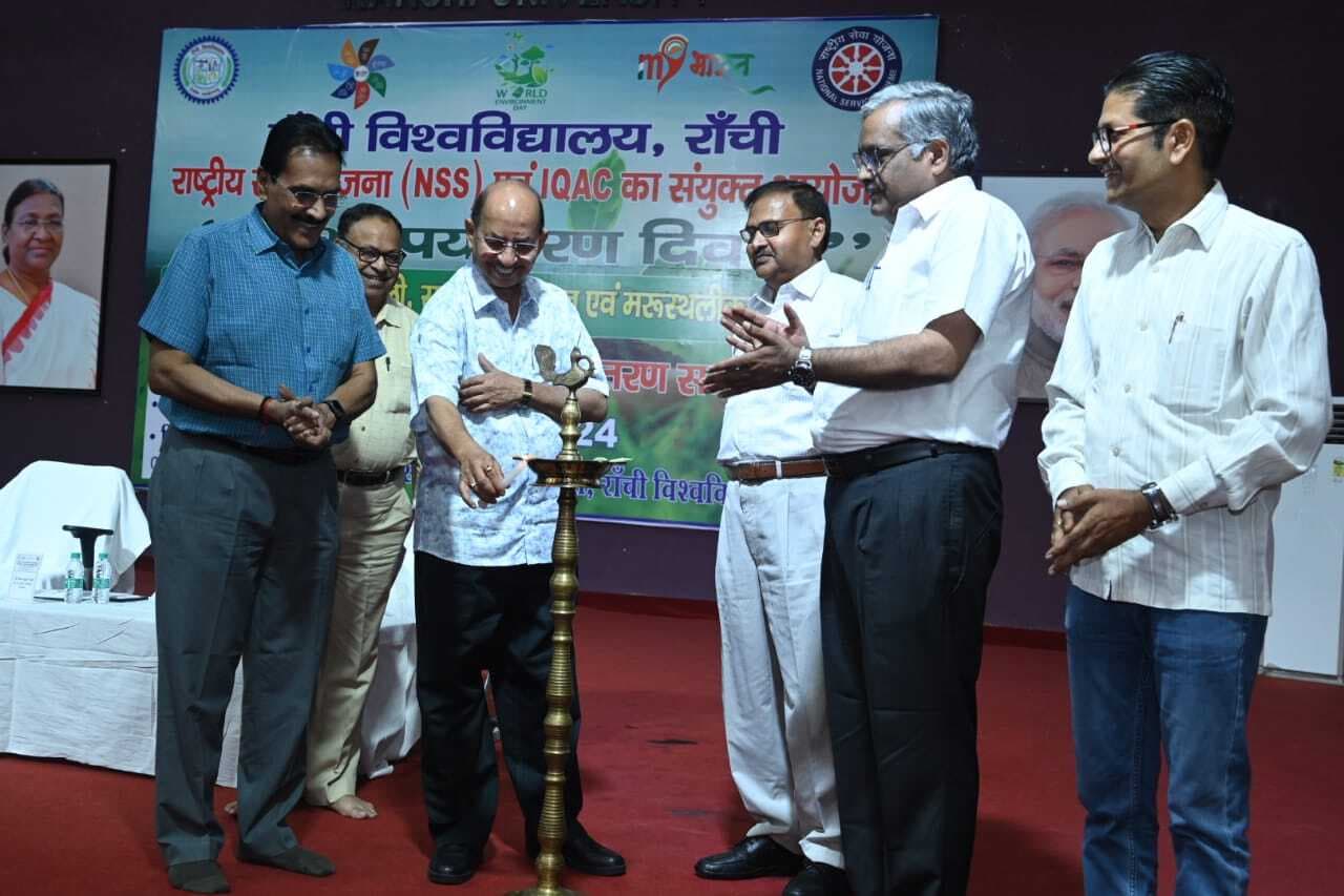 संकल्प लें कि अपने जन्मदिन पर कम से कम एक पौधा लगायेंगे : कुलपति