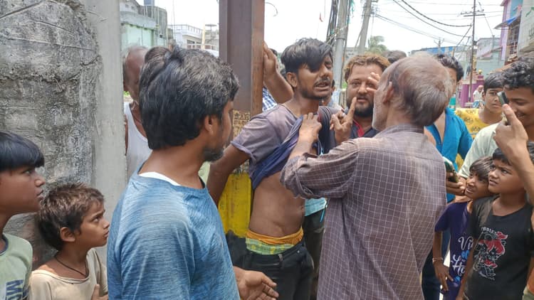 दूध का कैरेट चोरी करते धराया