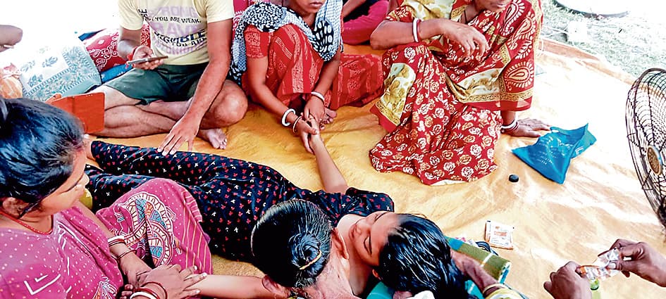 बस्तीवासियों का अनशन जारी, चार लोग हुए बीमार