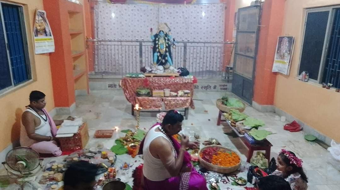 मां काली की तांत्रिक विधि से हुई पूजा
