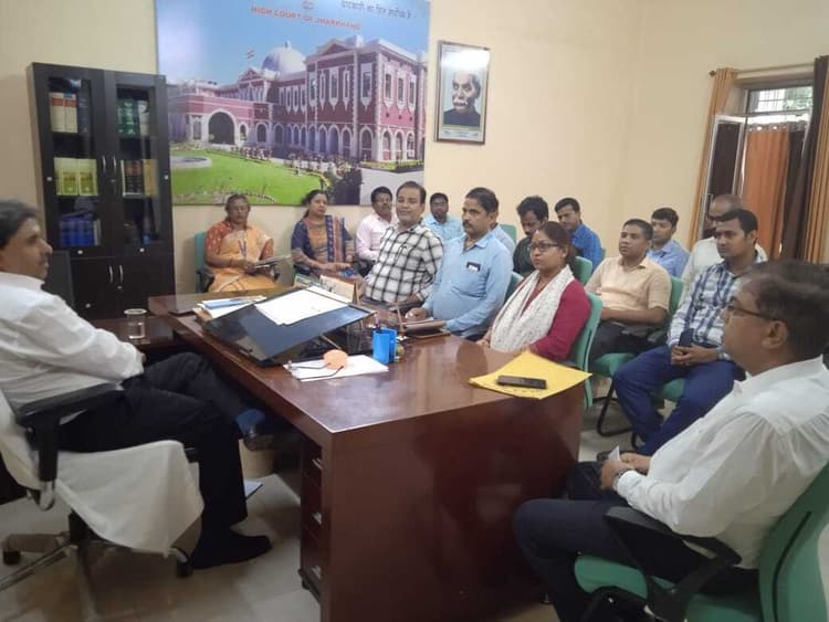 राष्ट्रीय लोक अदालत की तैयारी पर पीडीजे ने की चर्चा