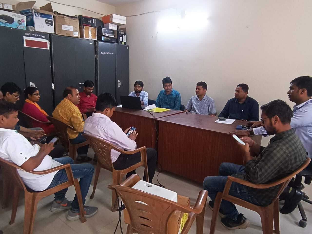 डाटा इंट्री ऑपरेटर प्रखंड मूल्यांकन व अनुश्रवण पदाधिकारियों को एनसीडी एप्प व भव्या एप्प का दिया प्रशिक्षण