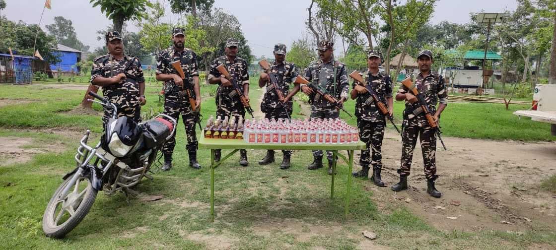एसएसबी ने दो अलग-अलग जगहों से नेपाली शराब किया जब्त, तस्कर बाइक छोड़ फरार