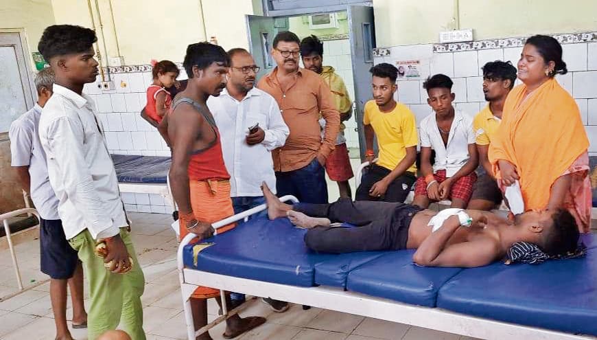 बच्चों के बीच विवाद के बाद पट्टीदार को चाकू मारकर किया जख्मी