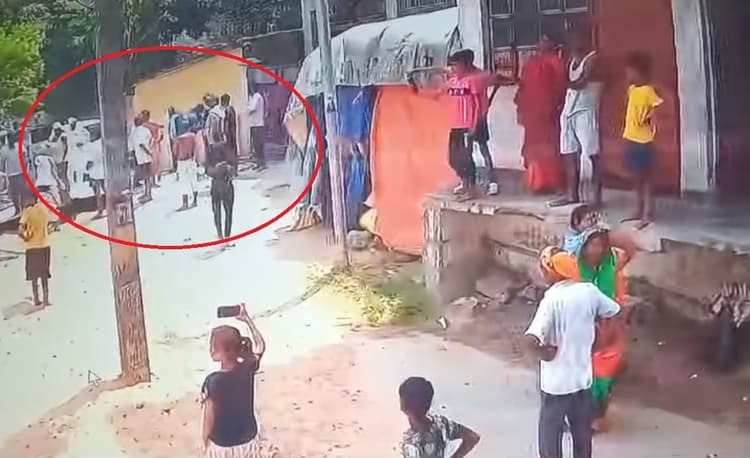 Patna : दीघा में पूर्व मुखिया के घर पर फायरिंग, भतीजे को लगी गोली, दो गिरफ्तार