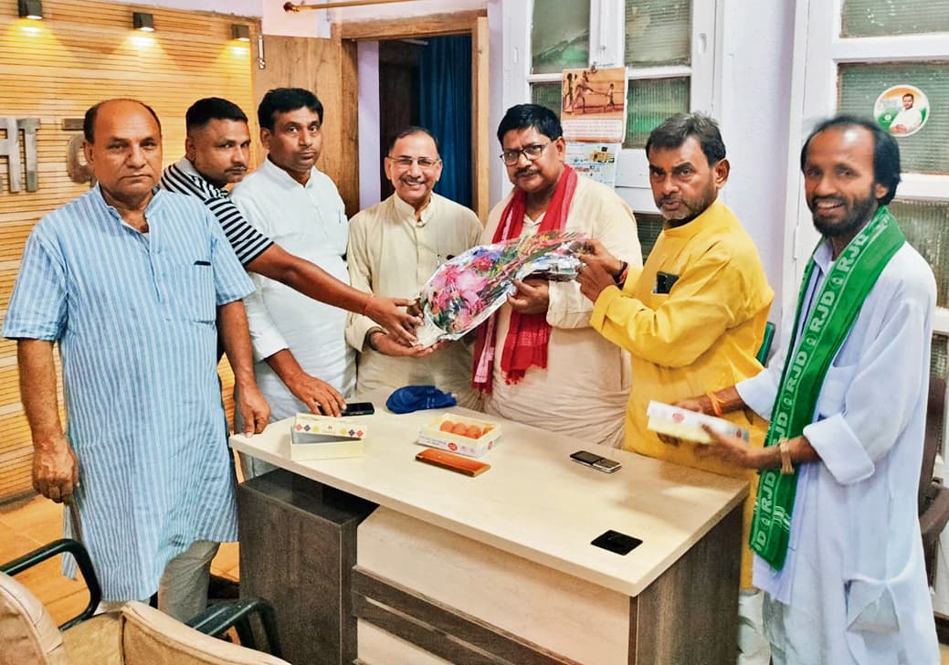 नवनिर्वाचित सांसद सुधाकर सिंह और सुदामा प्रसाद का राजद कार्यालय में किया गया स्वागत