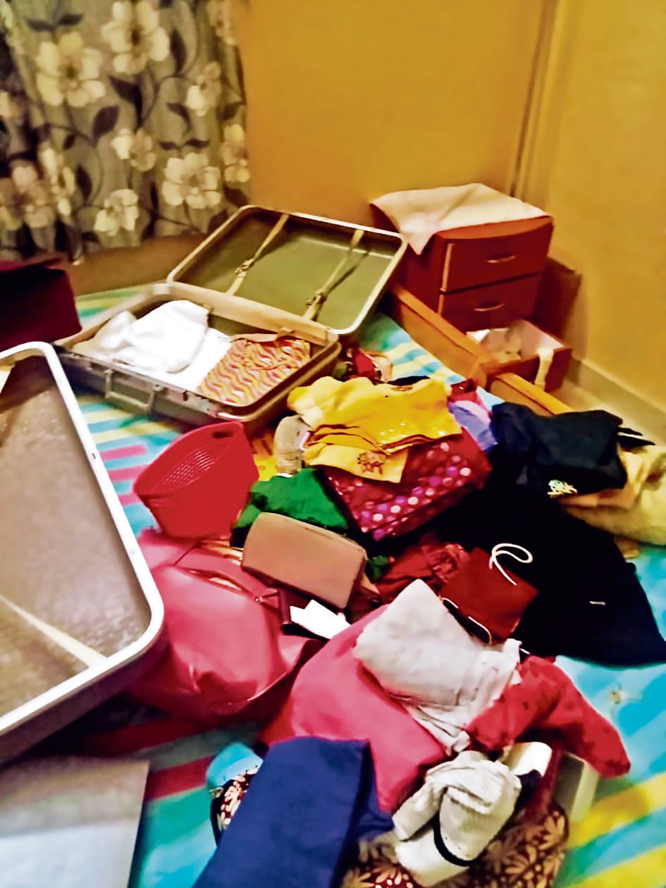 टेसुआर गांव में बंद घर का ताला तोड़ कर नकद समेत 10 लाख की चोरी