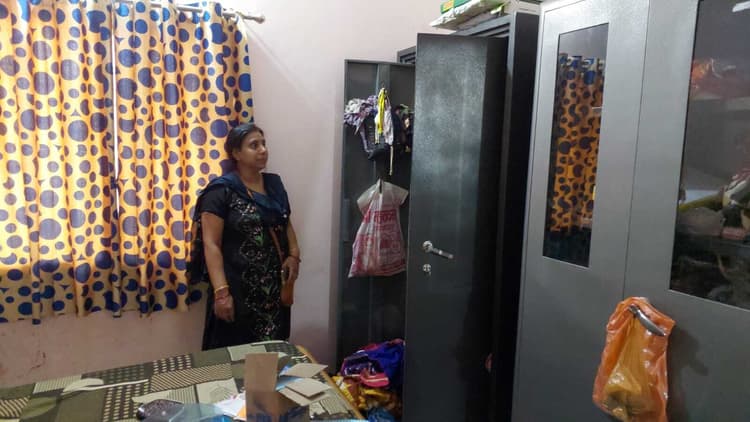 कसियाटांड़ में बंद दो घरों का ताला तोड़कर लाखों की चोरी