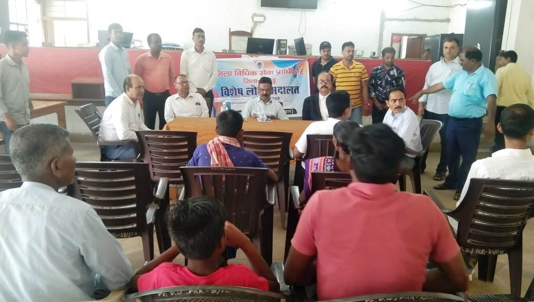 लोक अदालत में 12 मामलों का निष्पादन, एक करोड़ रुपये से अधिक के समझौते