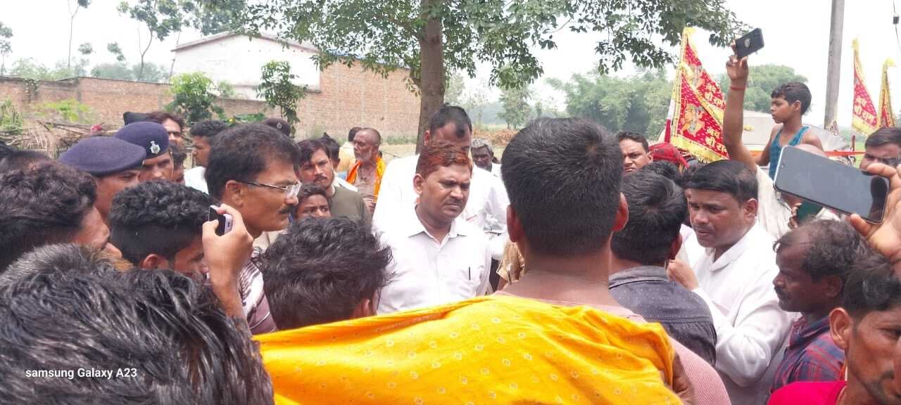 आक्रोशित ग्रामीणों ने किया रुपौली-पूर्णिया स्टेट हाइवे को चार घंटे जाम
