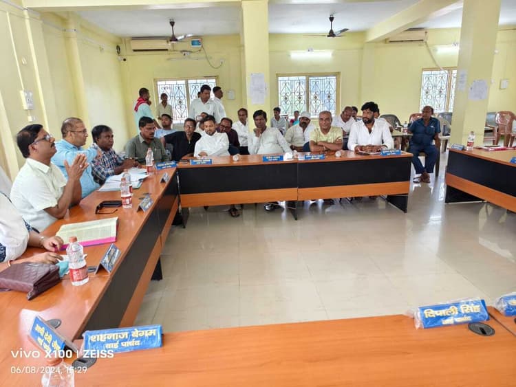 कॉमर्शियल प्रतिष्ठान व मॉल से पार्किंग स्थल की रिपोर्ट आने पर नियम का उल्लंघन करने वालों पर होगी कार्रवाई - इंद्रदेव