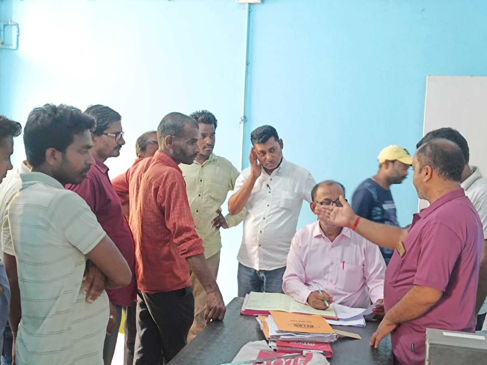 जनता दरबार में दो मामले निष्पादित