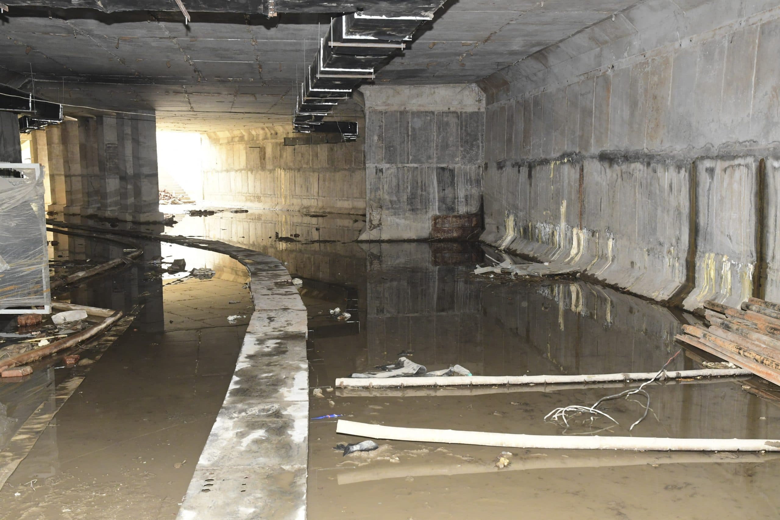 जंक्शन स्थित सब-वे के लिए स्विटजरलैंड से लाये जा रहे एस्केलेटर व ट्रैवलेटर