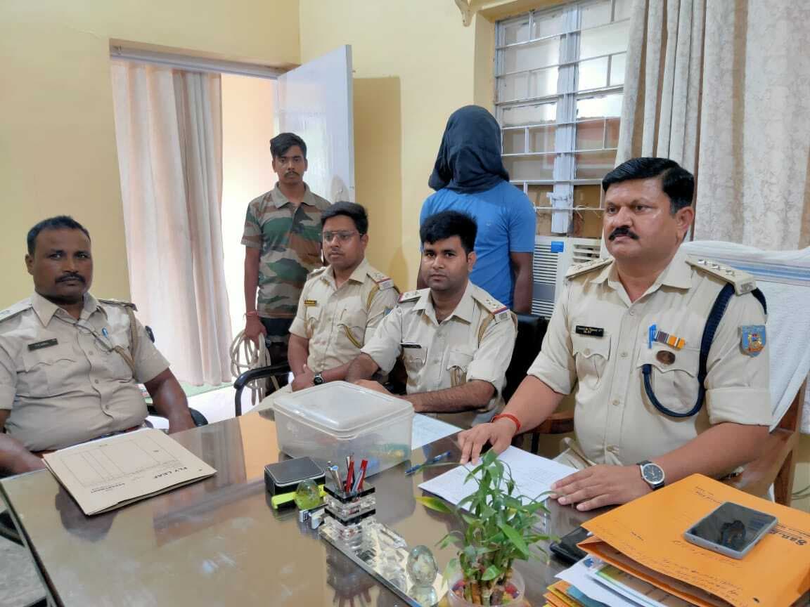 छिनतई की योजना बना रहा युवक देसी कट्टा के साथ गिरफ्तार