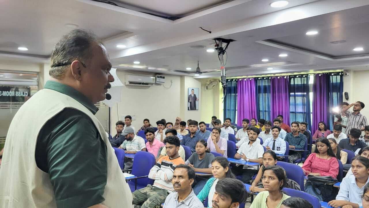 संघर्ष ही जीवन की सफलता का आधार : एके मिश्रा