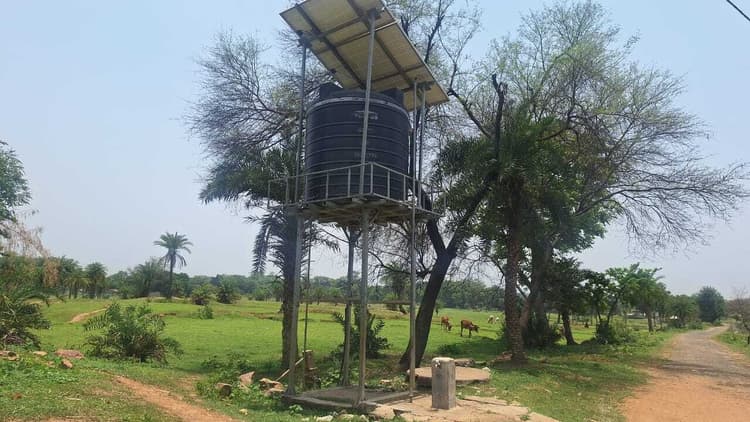 धोबना गांव के तीनों जलमीनार खराब, पेयजल संकट गहराया